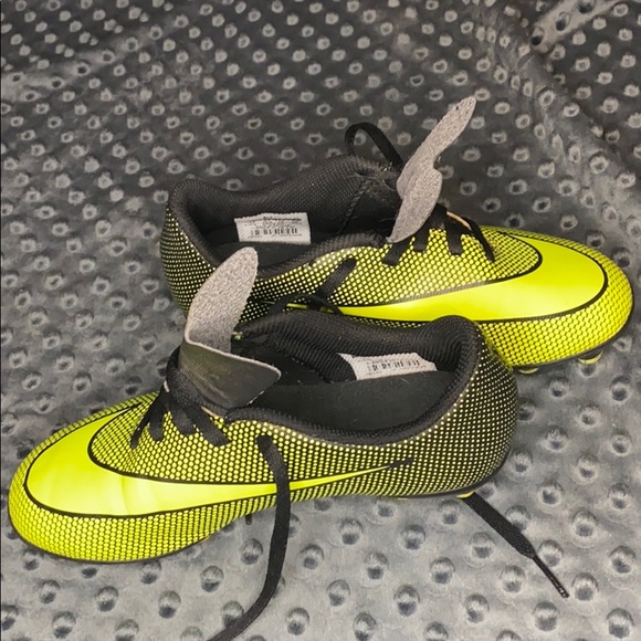 Boys Nike soccer cleats - Picture 5 of 6